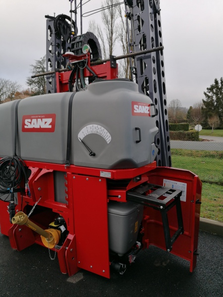 Pulvérisateur avec cuve en polyéthylène- Capacité 800, 1000, 1250, 1500 et 1900 litres - SR - CLM_5