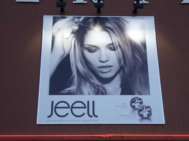 Enseigne toile tendue sur mesure: imprimez votre visuel de communication dans le respect de votre charte graphique - OUEST ENSEIGNES_5