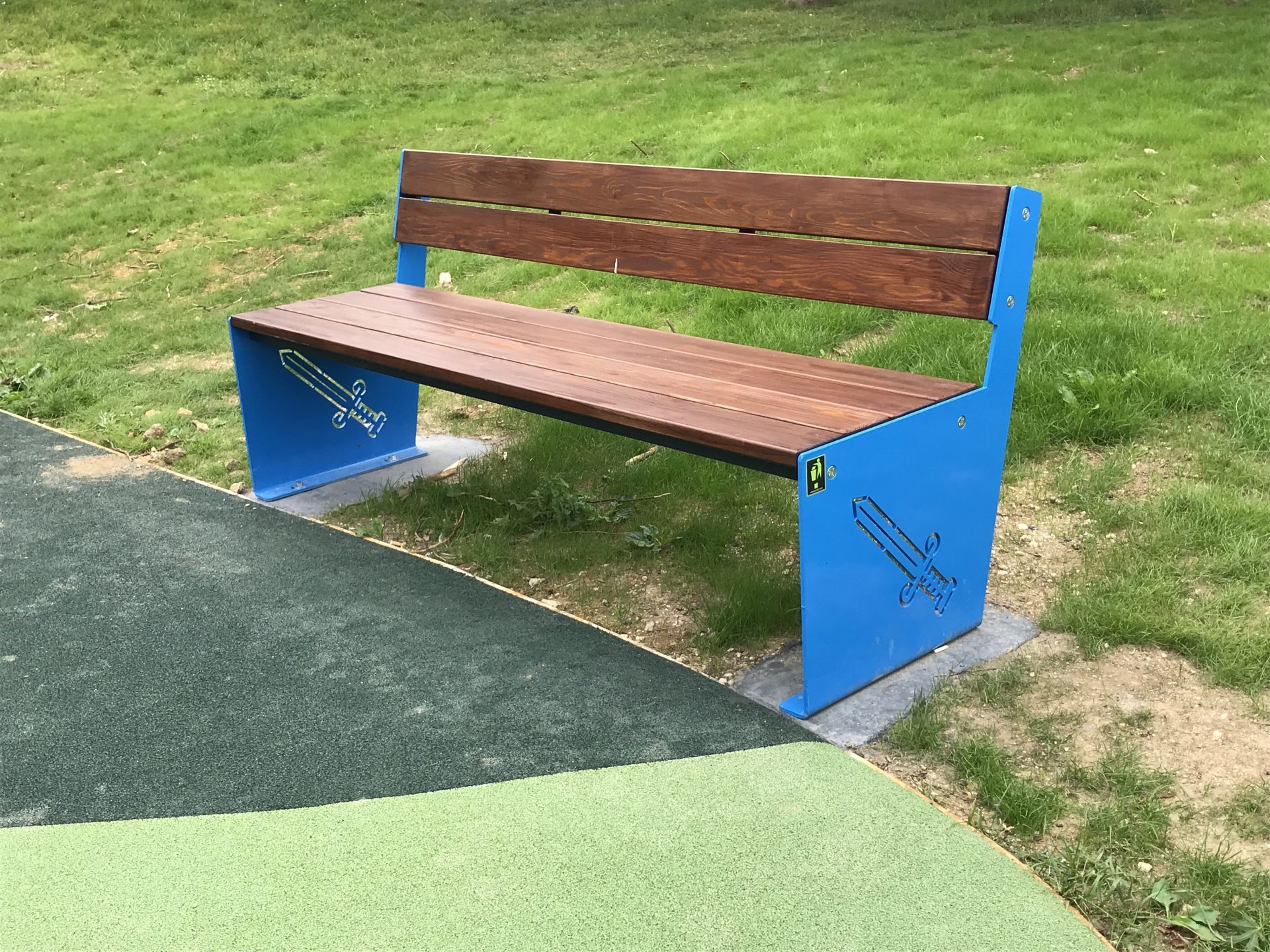 Banc pour collectivités en acier et bois mélèze