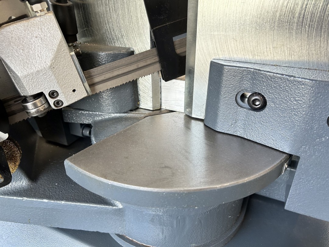 Scie à ruban semi-automatique ARROW S260SA - archet orientable gauche/droite - capacité 260 mm_5
