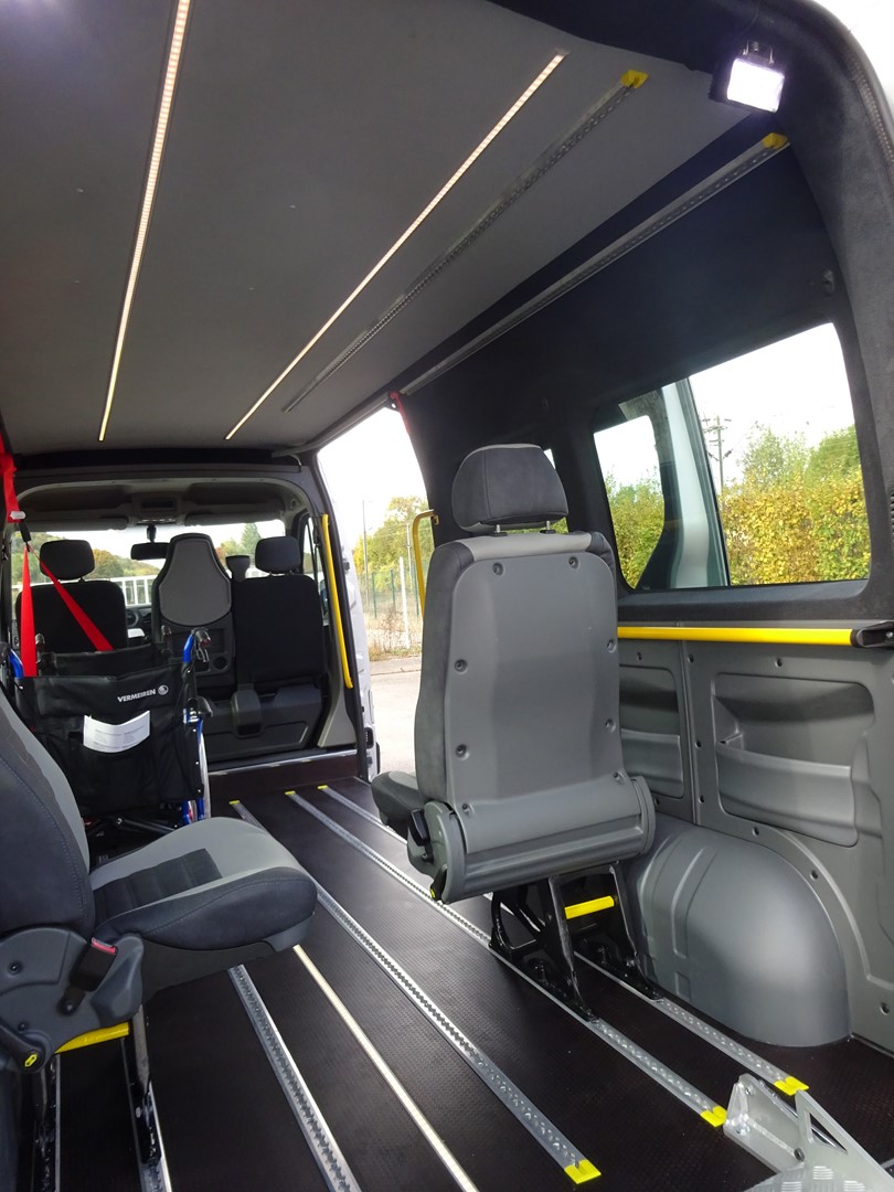 Poignées d'accès et capitonnage insonorisé du Renault Master TPMR