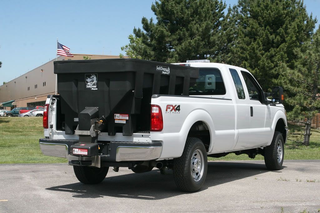 Epandeur de sel compatible avec fourches de chariots