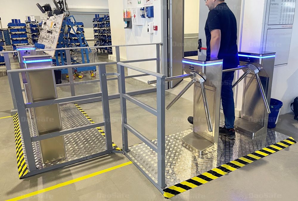 Tourniquet tripode d'accès à 3 bras HoR-DSN-50 - Design compact et indicateur LED_4