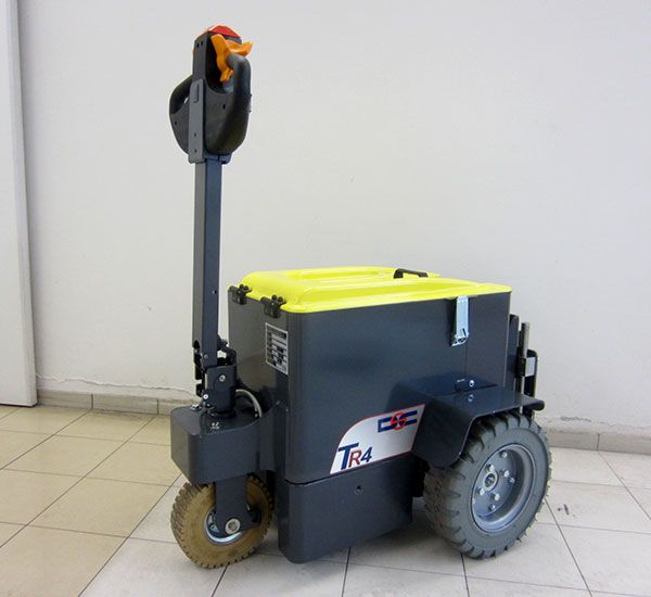 Tracteur pousseur TR 30 Innovep conçu pour traction de charges de 3000 kg