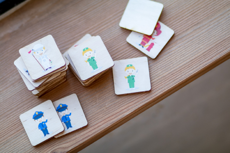 Jeu de memory en bois de bouleau laminé - professions - 24 tuiles de 40x40 mm avec logo imprimé_5