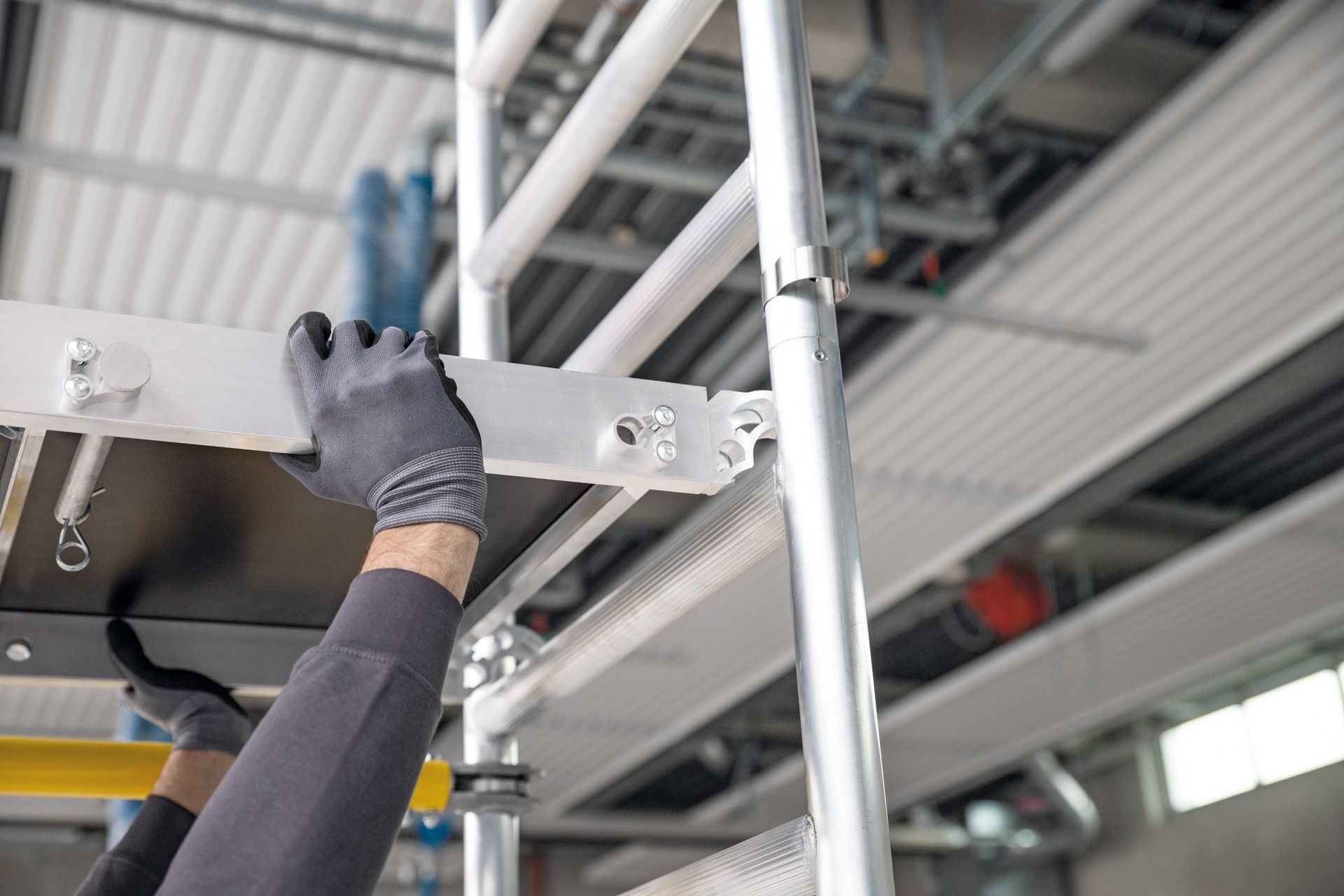 Échafaudage mobile certifié GS et conforme à la norme DIN EN 1004