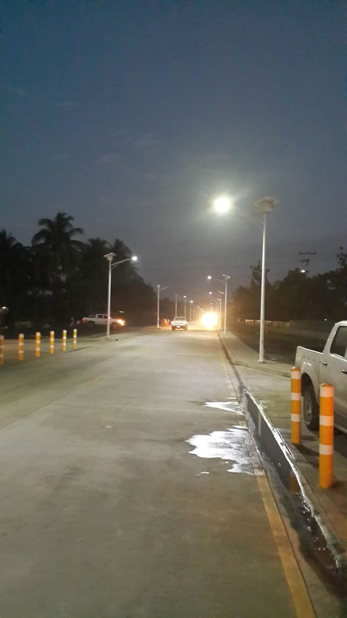 Lampadaire solaire LED pour l'éclairage des autoroutes, routes, ponts, rues piétonnes,...- 60W-600W_5