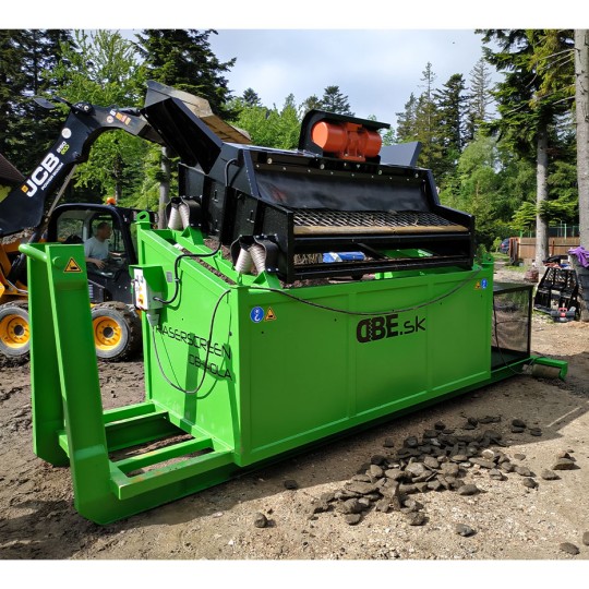 Crible stationnaire électrique pour matériaux à valoriser, poids 1440 kg
