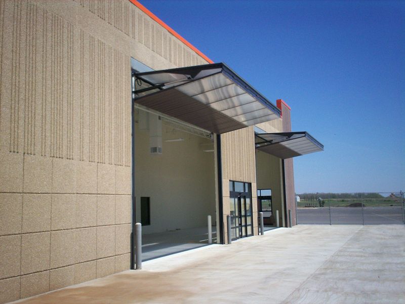 Porte sécurisée avec protection anti-intrusion