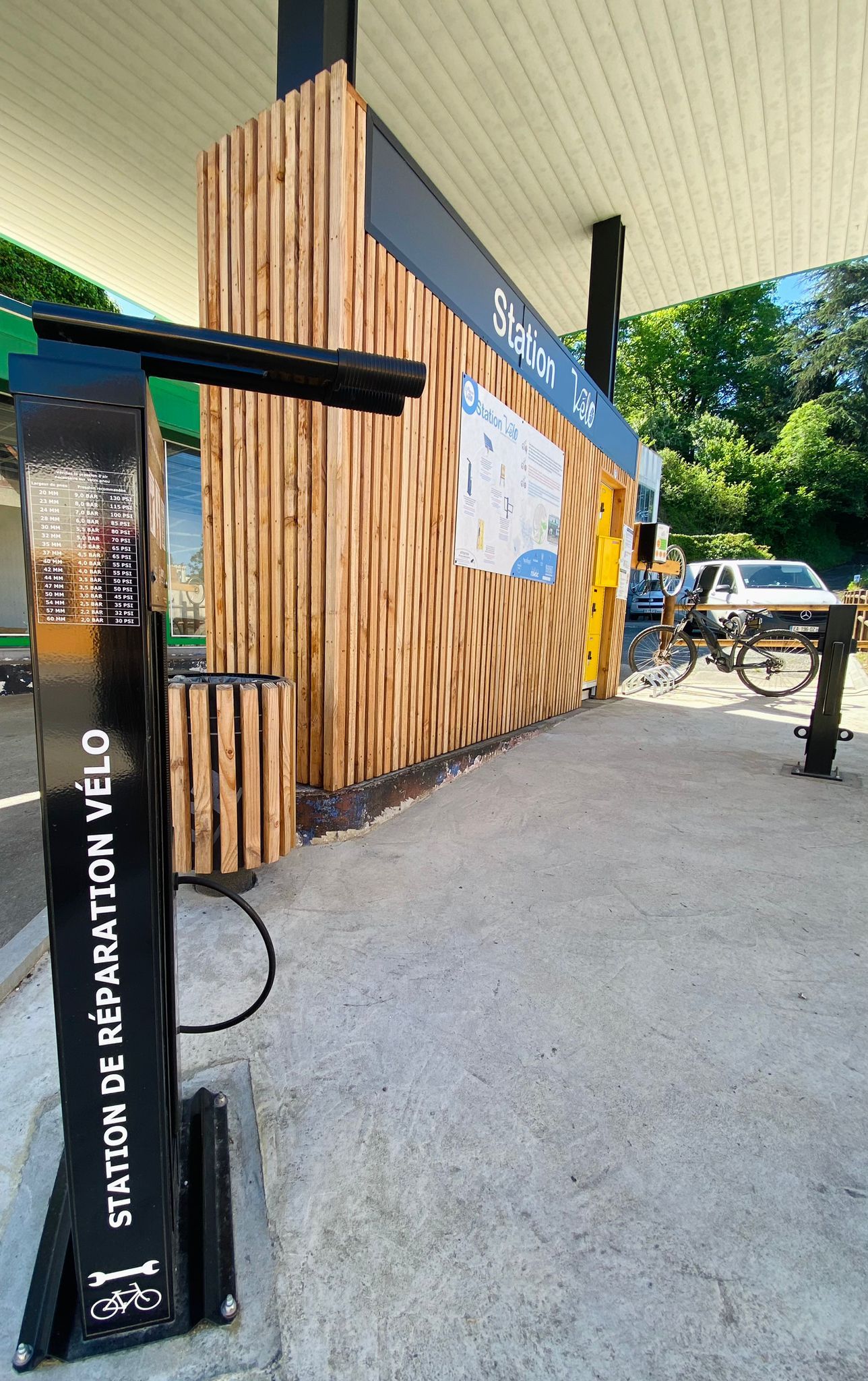 Station de réparation vélos libre-service pour collectivités - Pompe à main fournie - Référence BTIBSCANDIC_5