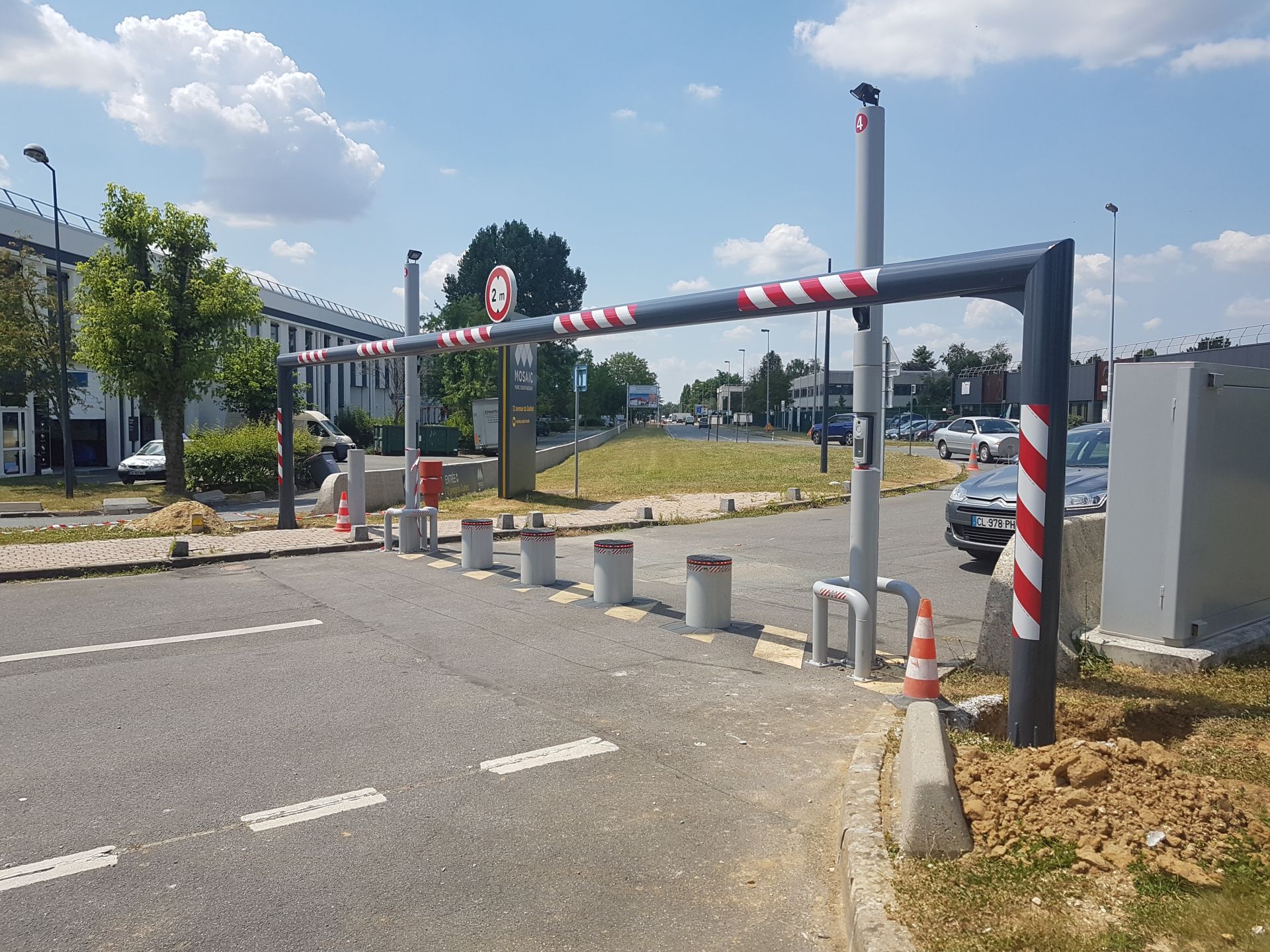 Structure fixe pour contrôle d’accès dans parkings et zones de covoiturage