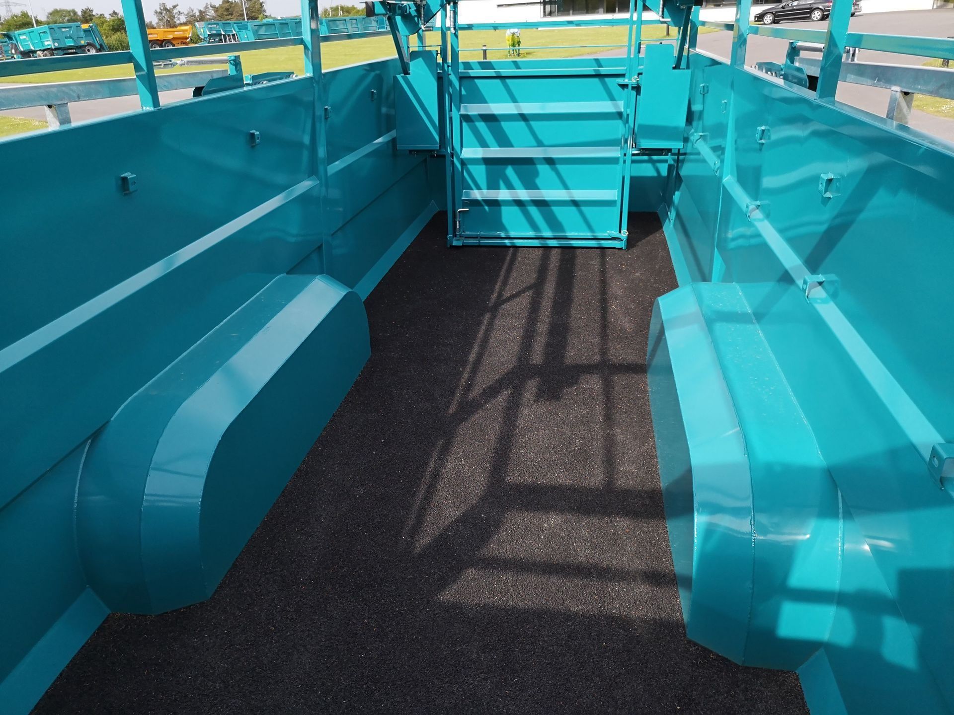 Rollvan 74 avec marche-pieds pour surveillance du bétail