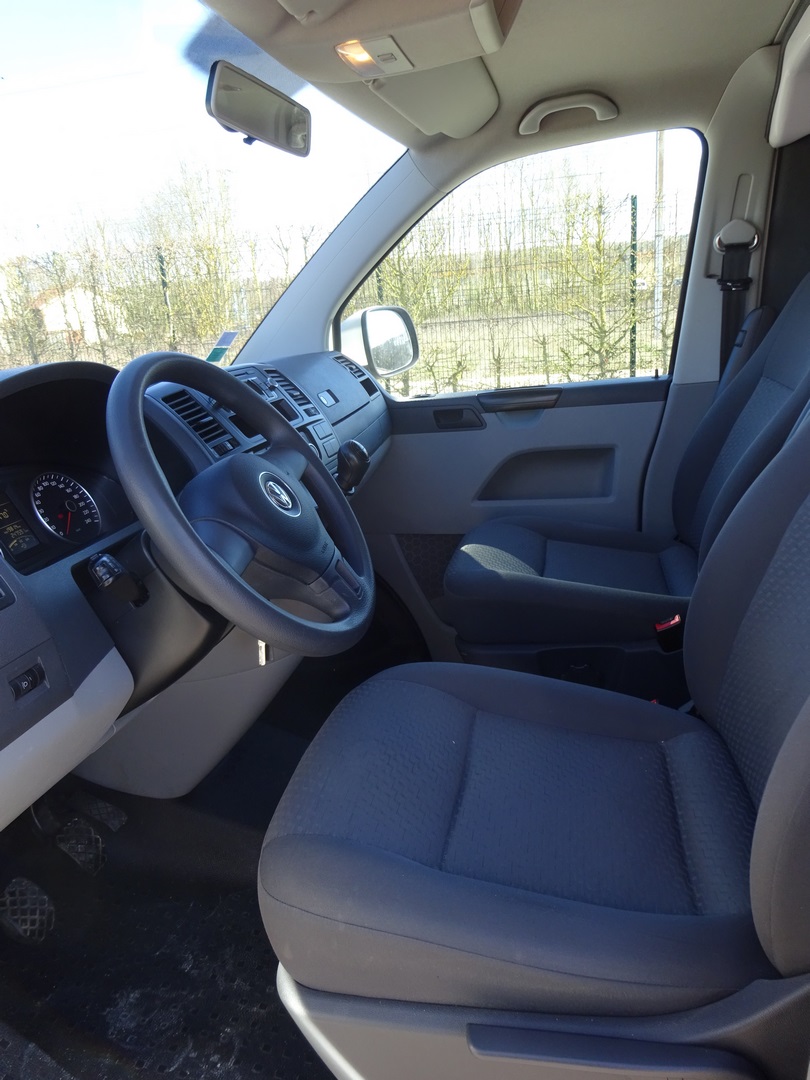 Ambulance Volkswagen T5 manuelle avec deux portes latérales