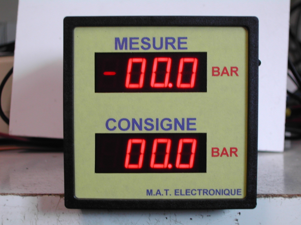 Indicateur numérique Géant, existe en plusieurs modèles standards - Capacité d'affichage de 9999 points - Série INTG_5