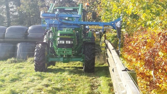 Taille haie avec un système d'attelage démontable - tracteur sa 1000_5