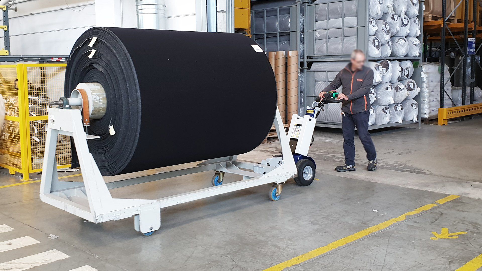 M12 e - tracteur logistique - zallys - capacité de charge 1500 kg_5