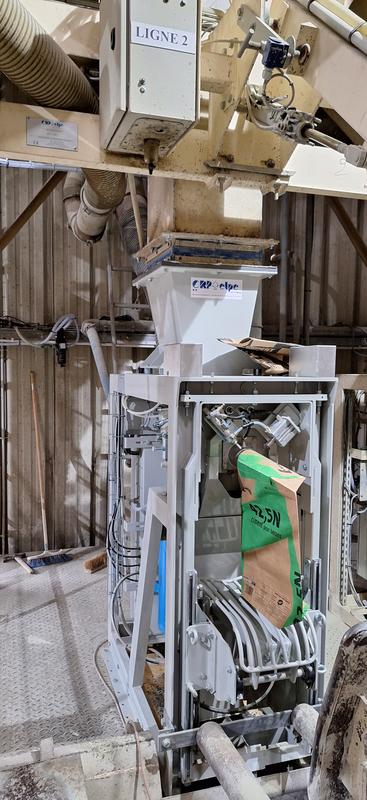 Ensacheuse ciment Flo 10 - sacs à valve de 25kg avec barrières de sécurité et interface tactile_5