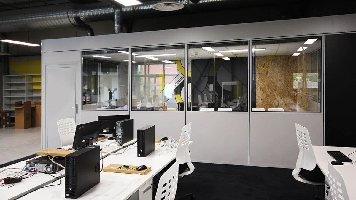 Structure modulaire pour atelier avec 3 faces et plafond