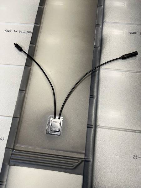 Tuile métallique photovoltaïque pour toiture - Metrotile eQUBE® - système intégré et esthétique_5