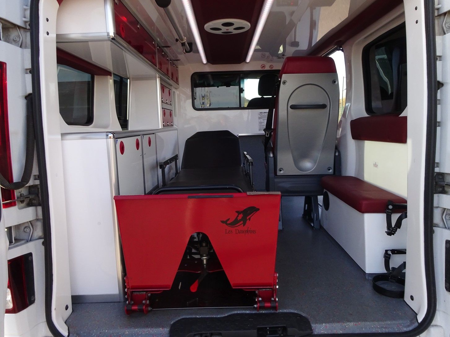 Opel Vivaro ambulance conforme à la norme EN1789