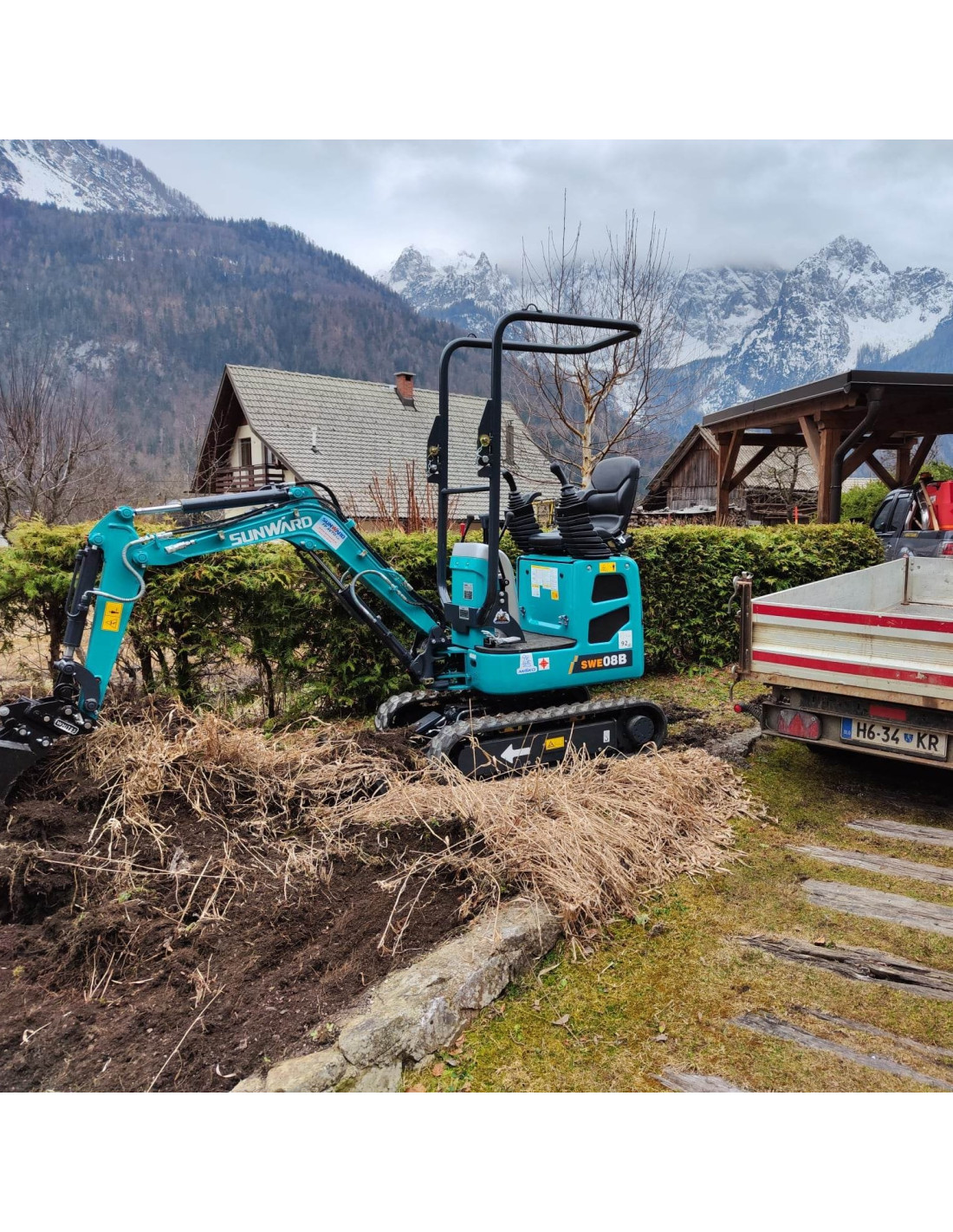 Mini-pelle parfaite pour les travaux en espace exigu -  Sunward SWE 08B_5