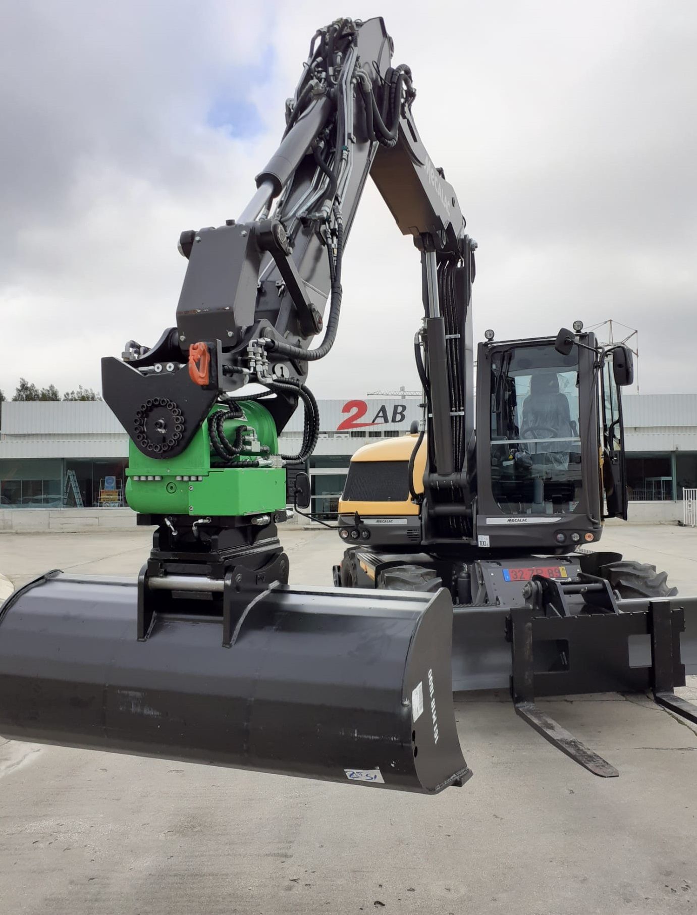 Équipement pour pelles Volvo et Mecalac avec attache S