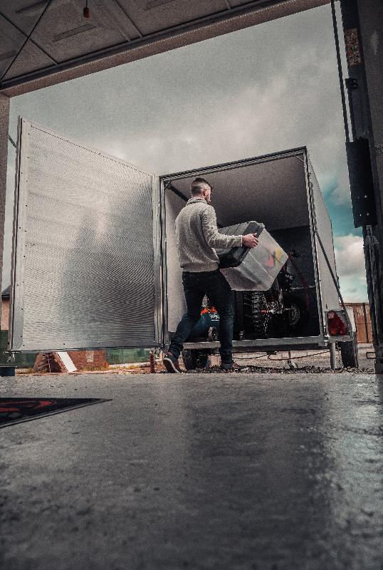 FOURGON  260x155x177 freiné PTAC : 1350 kg Porte pont de série_5