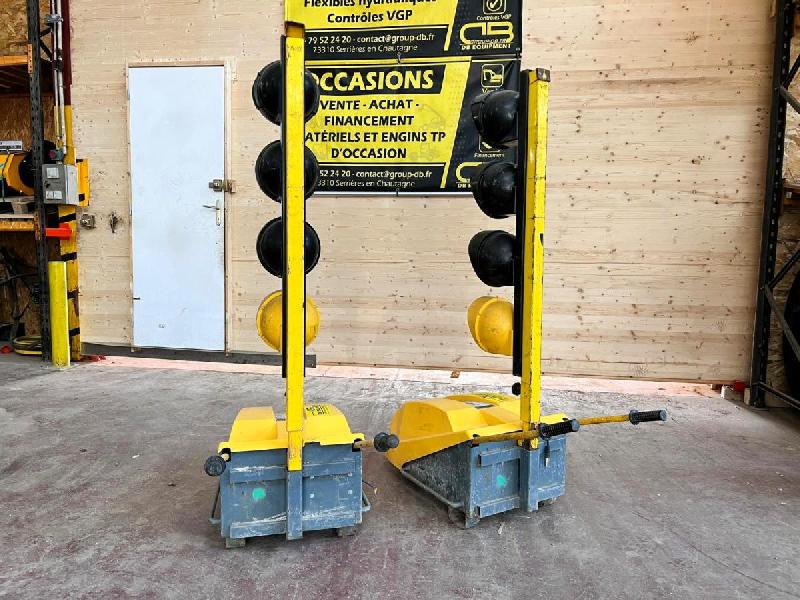 FEUX DE CHANTIER TRICOLORES tts tempo avec telecommande d'occasion_5