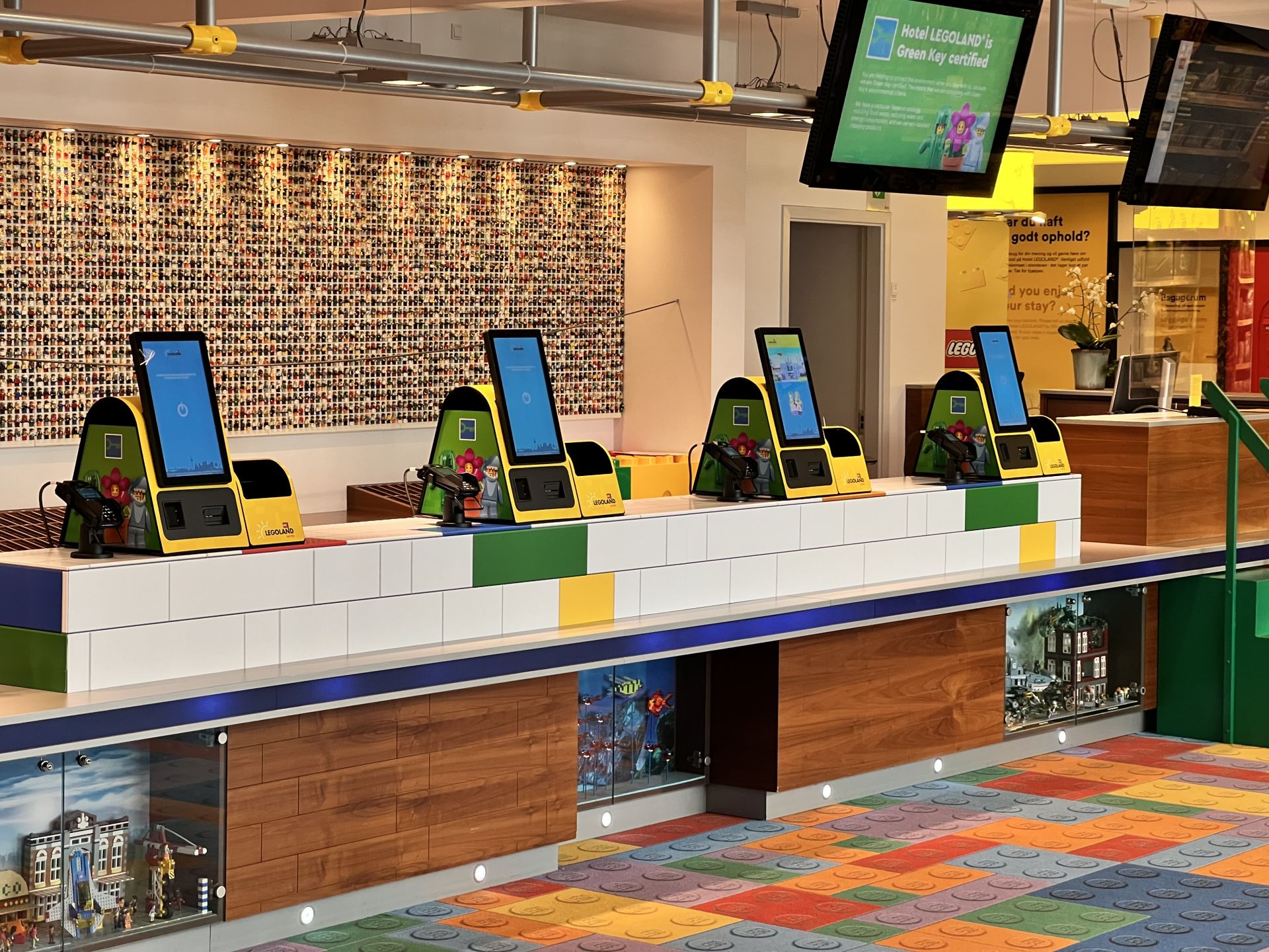 Borne de paiement et check-in intérieure pour hôtel_5