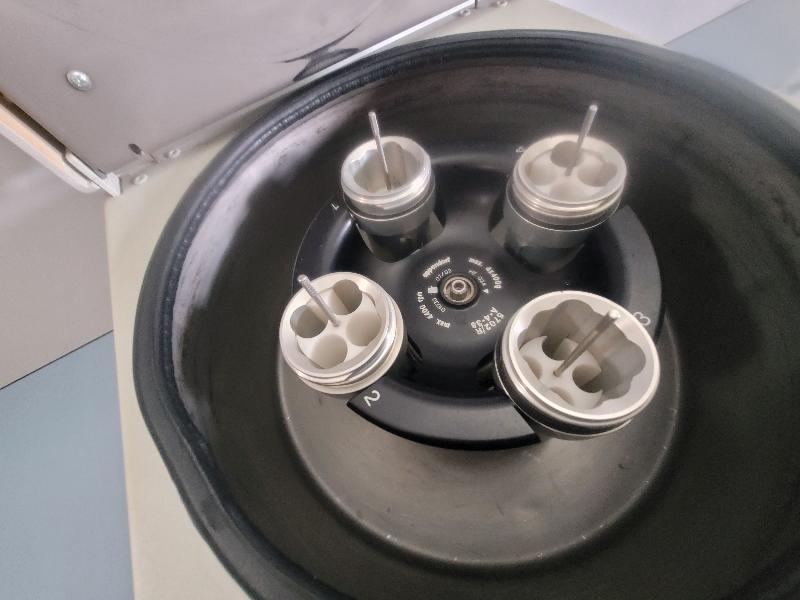 Centrifugeuse de laboratoire EPPENDORF 5702 avec rotor A-4-38_5