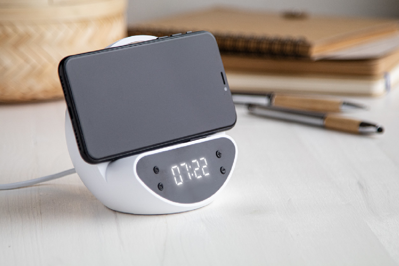 Réveil numérique chargeur sans fil intégré 15W - Boîtier ABS recyclé et bambou_5