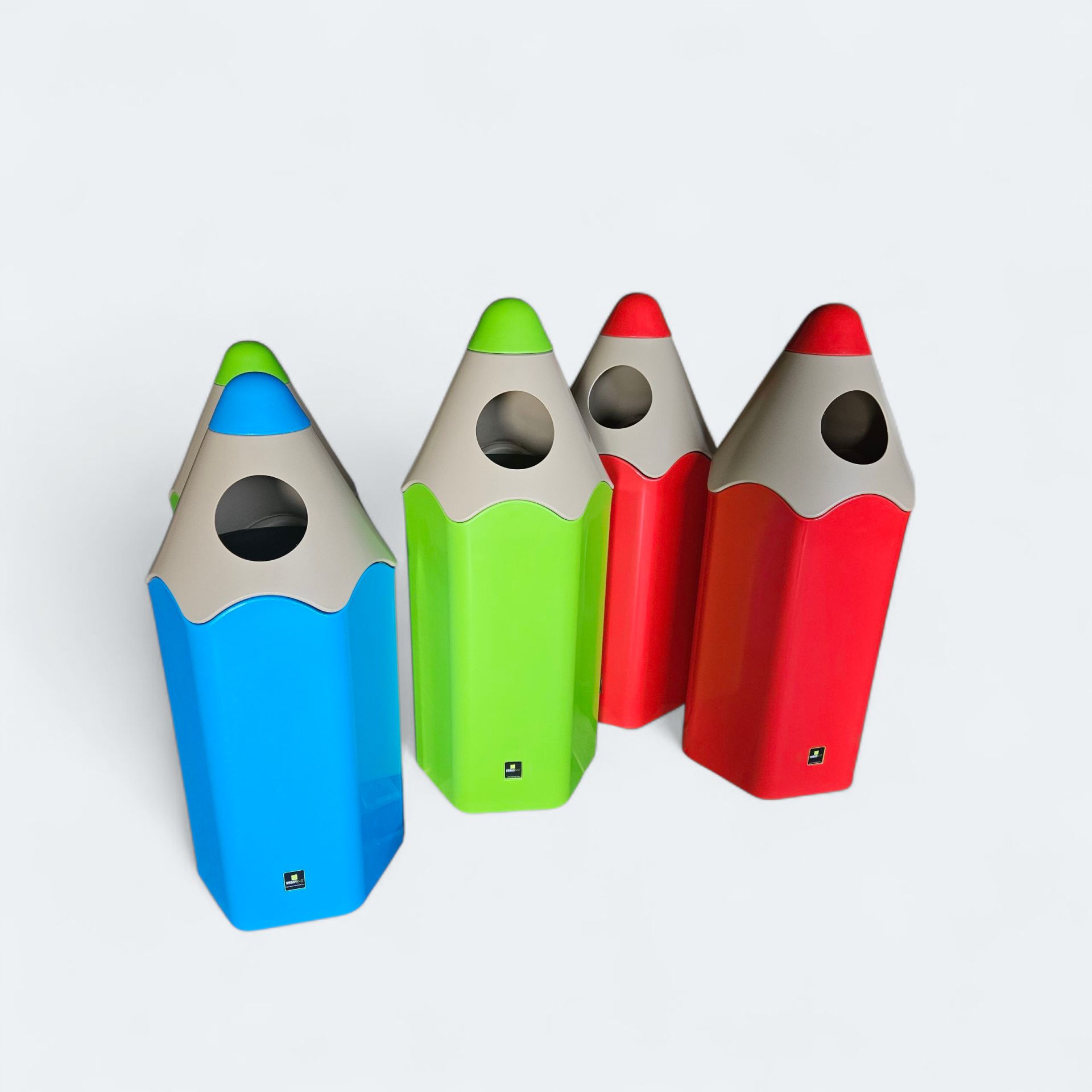 Poubelle ludique en forme de crayon - Conçue pour écoles, aires de jeux et espaces publics_0