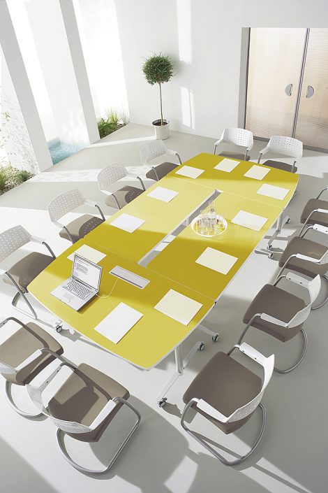 Table modulable, pratique  et esthétique, avec plateau rabattable, idéale pour vos espaces d'apprentissage_5