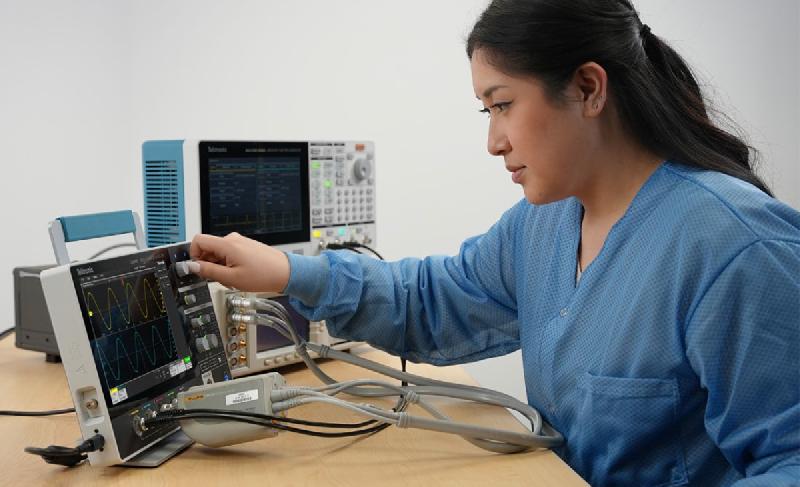 Oscilloscope numérique Tektronix MSO22-2-BW-500 - 2 voies 500 MHz + 16 entrées logiques, mémoire 10 Mpts, écran tactile 10,1''_5