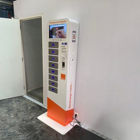 Borne de recharge sécurisée Touch 8 - 8 casiers pour smartphones, tablettes et petits appareils électroniques - Écran 15 pouces_5