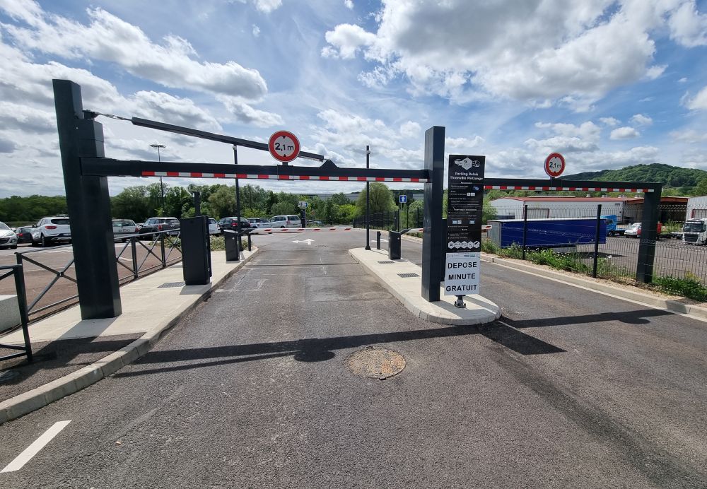 Système esthétique de gestion des accès pour espaces verts