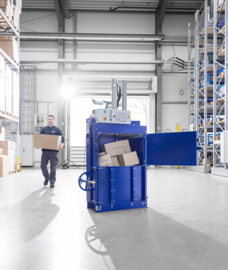 Presse à petites balles performante et compacte - BalePress 3 - jusqu'à 15 tonnes de carton et film par an_5