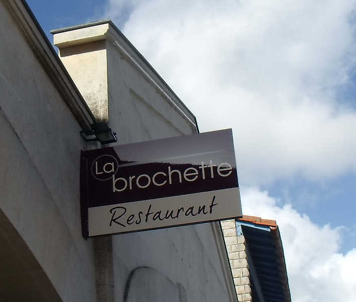 Panneaux de façade sur mesure, pour une identification immédiate de votre marque, métier ou savoir faire - Ouest Enseigne_5