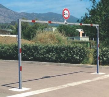 Portique limiteur de hauteur pivotant en acier - Traverse haute pivotante - Hauteur hors sol 2200 mm - Largeur 5000 mm_5