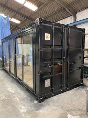 Piscine moderne conçue à partir d’un container transformé