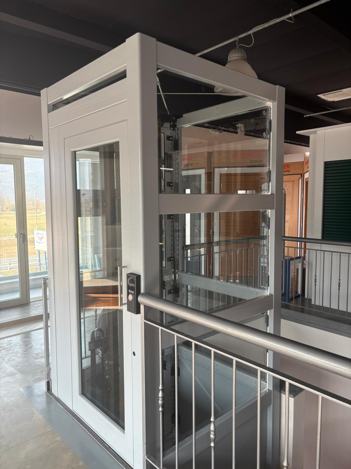 Ascenseur de maison hydraulique confortable silencieux modulaire interchangeable et connecté  - AR:IA_5