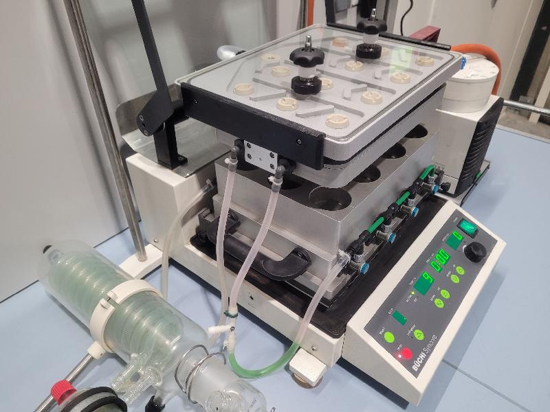 Plateforme BUCHI Syncore Q-101 + pompe à vide KNF + un controlleur de vide V-850_5