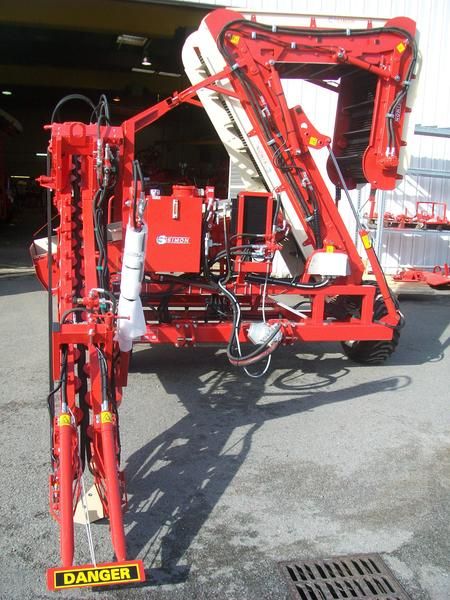 Récolteuse de carottes portée S3TCMR - Simon avec mise en remorque et triage pour 2 opérateurs_5