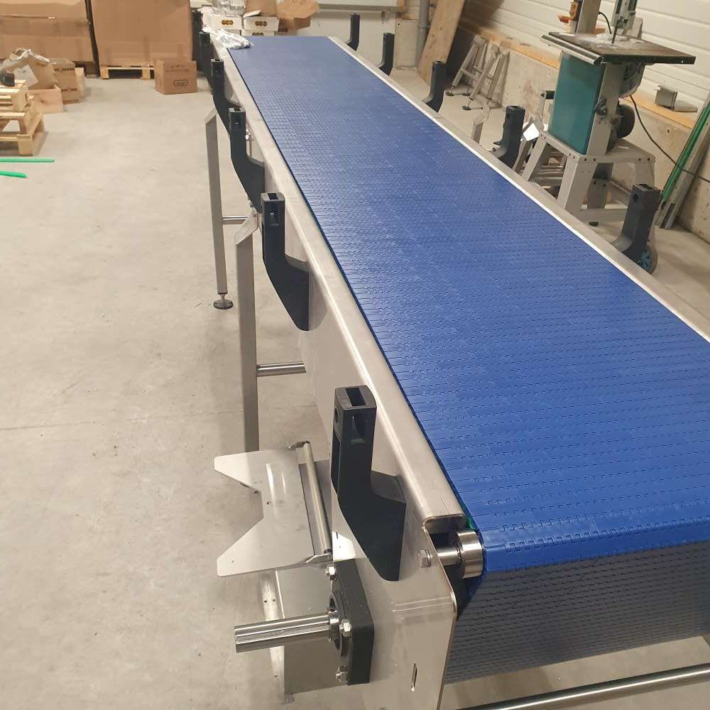 Convoyeur à bande robuste pour le transport de produits à fond plat, cartons, caisses, packs - cms_5