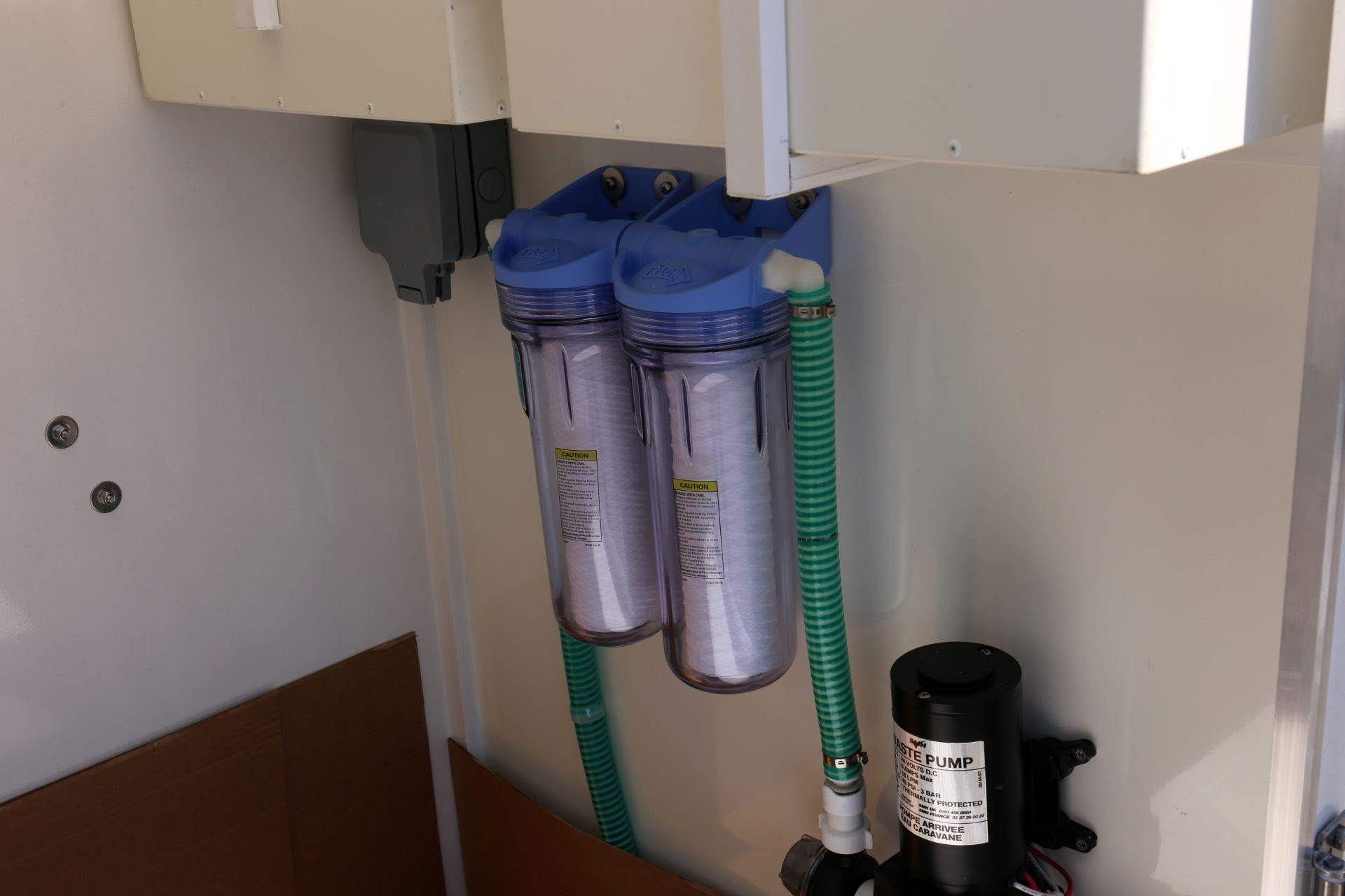 Unité de décontamination mobile compact et confortable pour les opérateurs en milieu pollué - Type 151_5