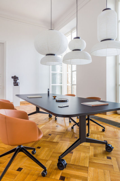 Table modulable et pliante, idéale pour les réunions, conférences ou séminaires, adaptée aussi bien aux PME qu'aux grandes entreprises_5