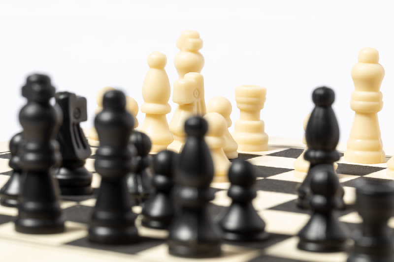 Jeu d'échecs en bois - plateau pliable avec 32 pièces - couleur blanc - 130 gr_5