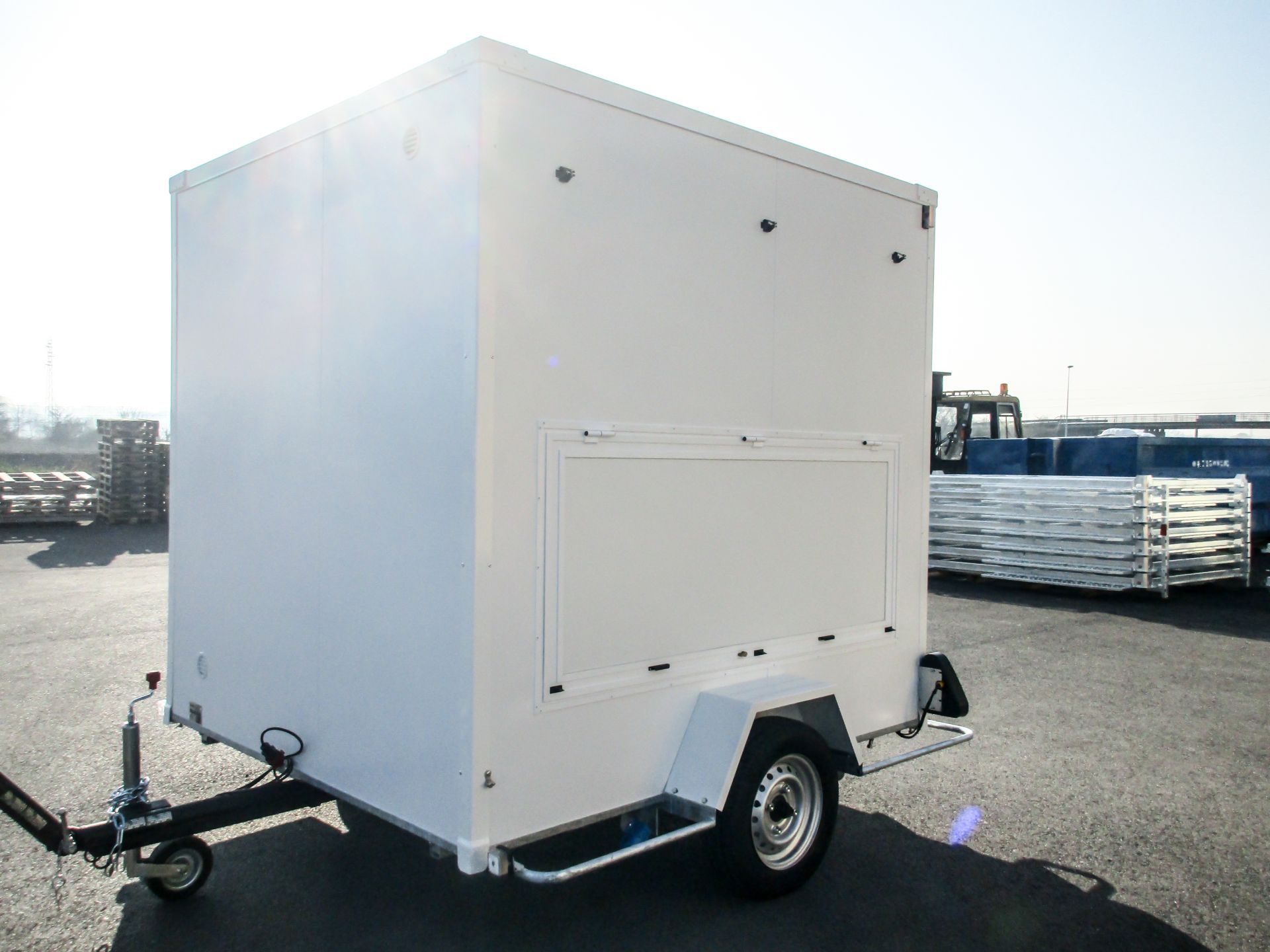 Remorque sanitaire adaptée pour un usage mobile