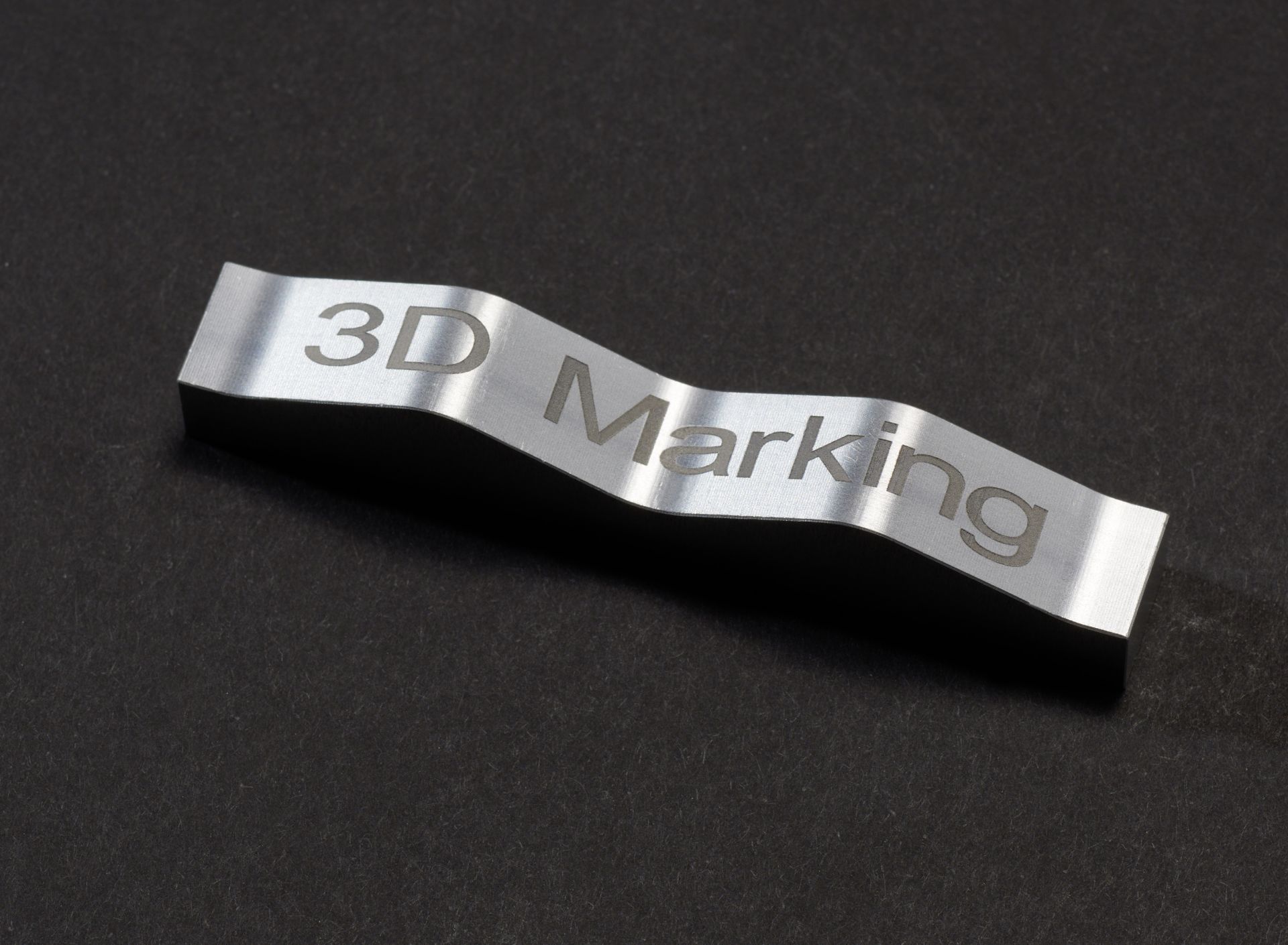 Station de marquage laser tout-en-un - caméra embarquée et logiciel intelligent avec base de données matériaux_5