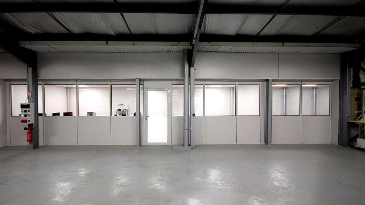 Cabine d'atelier en kit avec plafond idéal dans les zones urbaines - Novokit - 1 module 3 faces sur mur_5